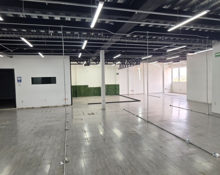 Oficina de 300 m2 en renta 4 despachos 5 cajones en Mixcoac