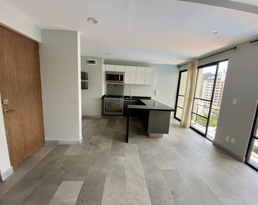 Departamento con balcón en renta, en Lomas de Chamizal, Cdmx