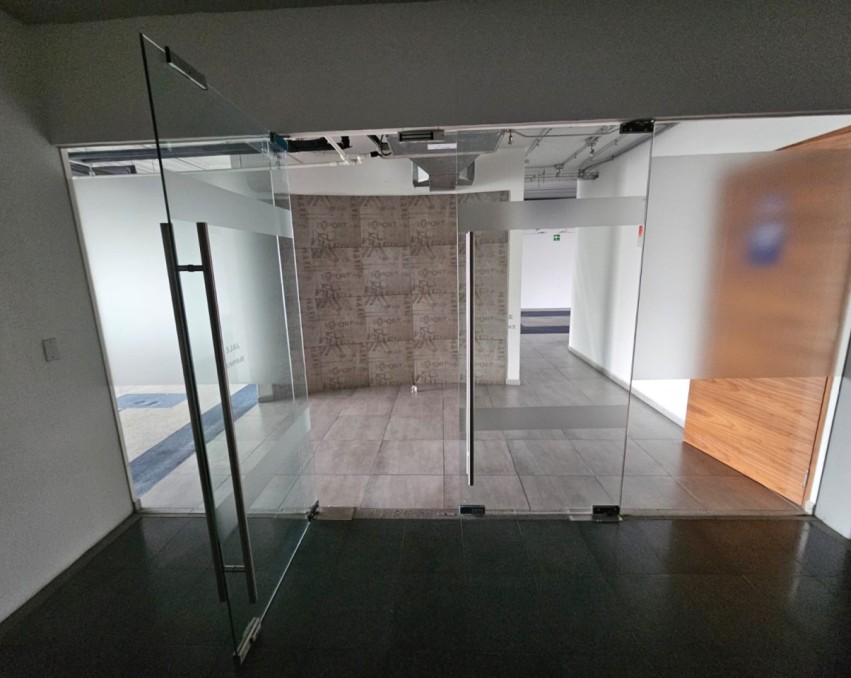 Oficina de 416 m2 en renta 6 privados 6 cajones en Patriotismo Cdmx