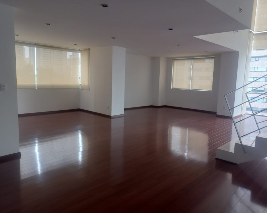 Departamento de dos niveles en renta, con terraza en Hacienda el Ciervo